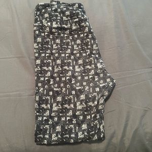 Lularoe black and grey leggings in size tall and curvy smoke free home